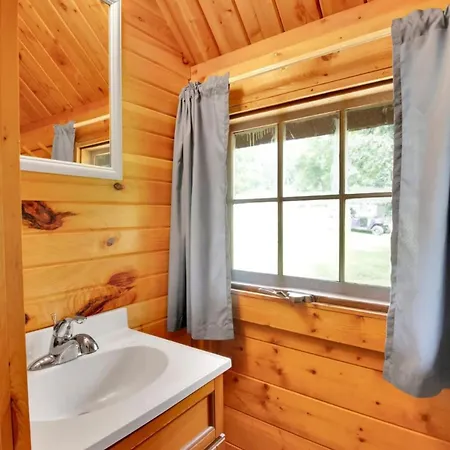 Lovely Rustic Cabin In Bloomington Exterior photo